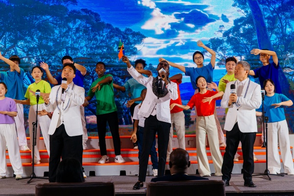 中坦青年共同演唱经典歌曲《Amani》.jpg
